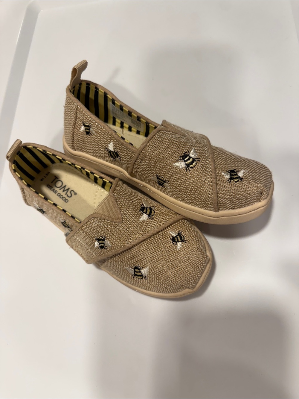 NWOT Toms Kids Tan Slip-On Sneakers with Bee Embroidery size toddler 10